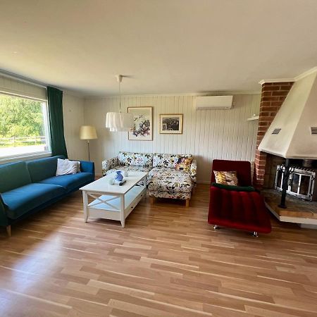 Villa Idylliskt Hus Med Sjoeutsikt. à Östhammar Extérieur photo