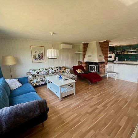 Villa Idylliskt Hus Med Sjoeutsikt. à Östhammar Extérieur photo