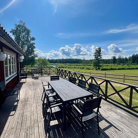 Villa Idylliskt Hus Med Sjoeutsikt. à Östhammar Extérieur photo