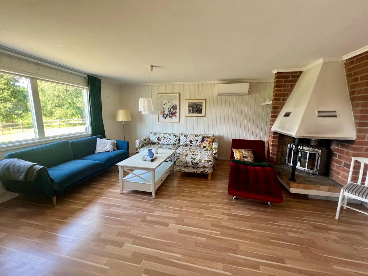 Villa Idylliskt Hus Med Sjoeutsikt. à Östhammar Extérieur photo