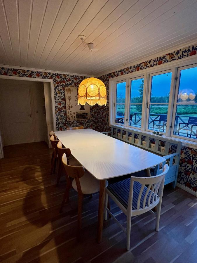 Villa Idylliskt Hus Med Sjoeutsikt. à Östhammar Extérieur photo