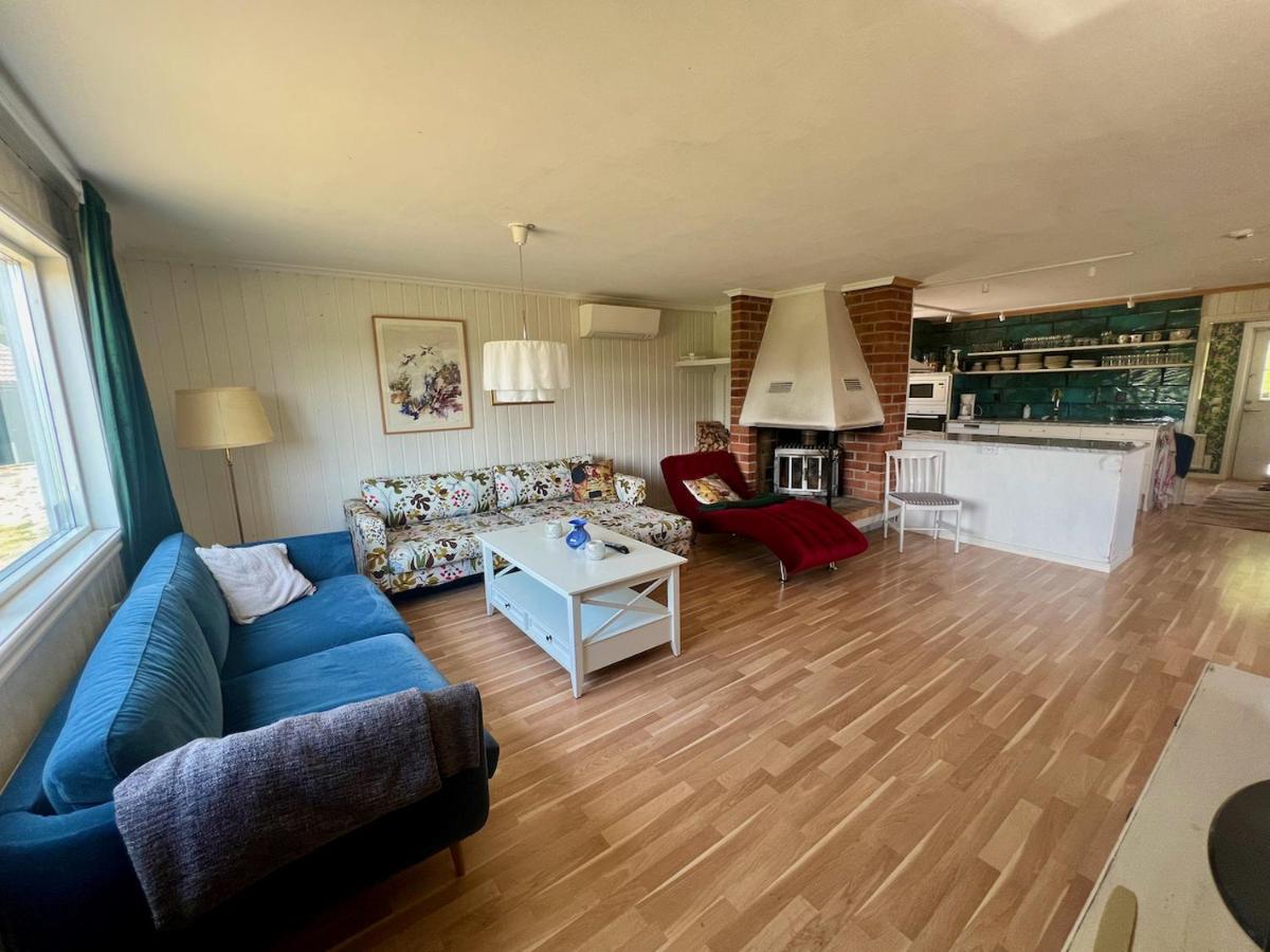 Villa Idylliskt Hus Med Sjoeutsikt. à Östhammar Extérieur photo