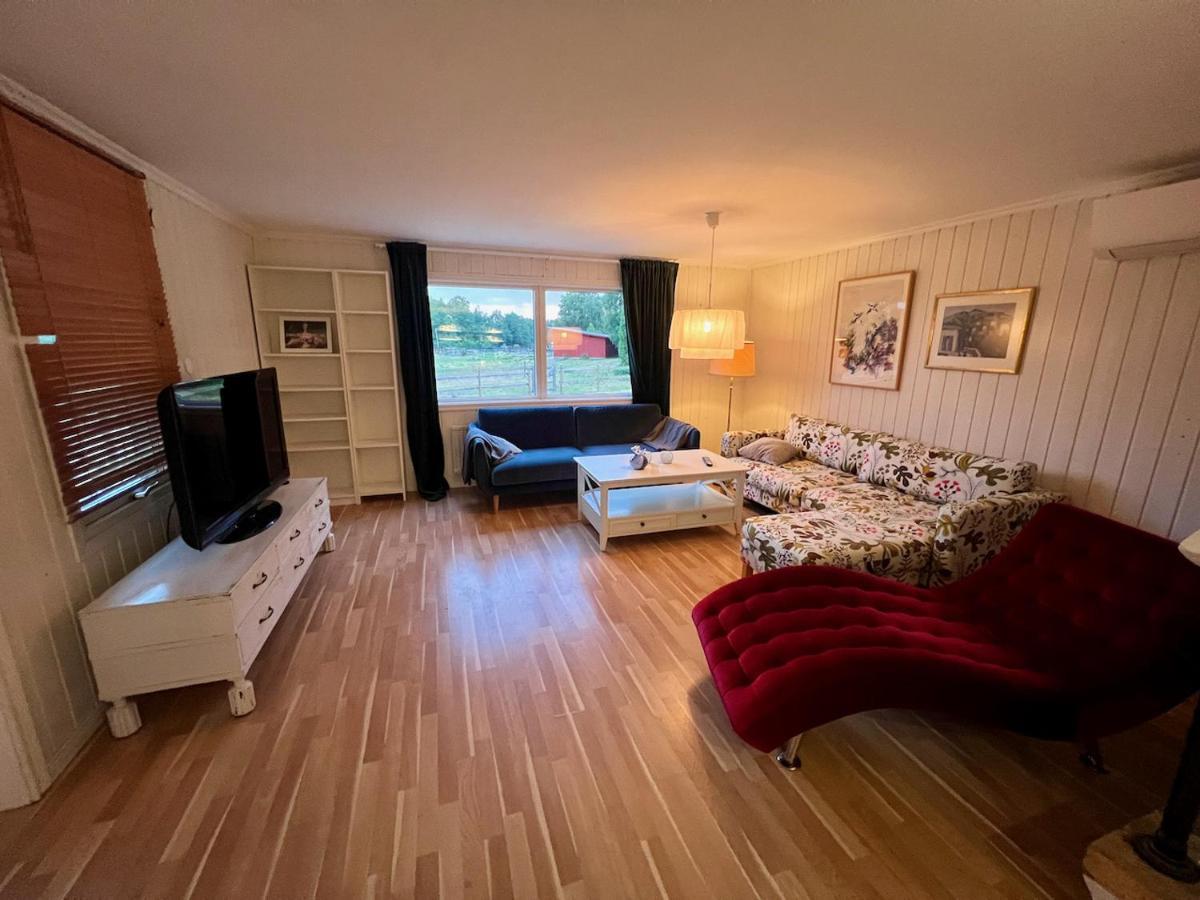 Villa Idylliskt Hus Med Sjoeutsikt. à Östhammar Extérieur photo