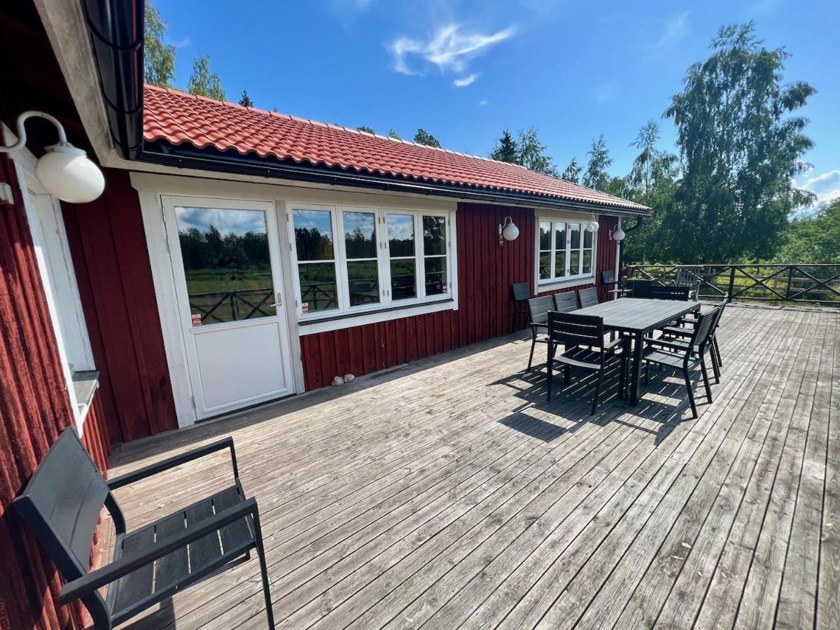 Villa Idylliskt Hus Med Sjoeutsikt. à Östhammar Extérieur photo