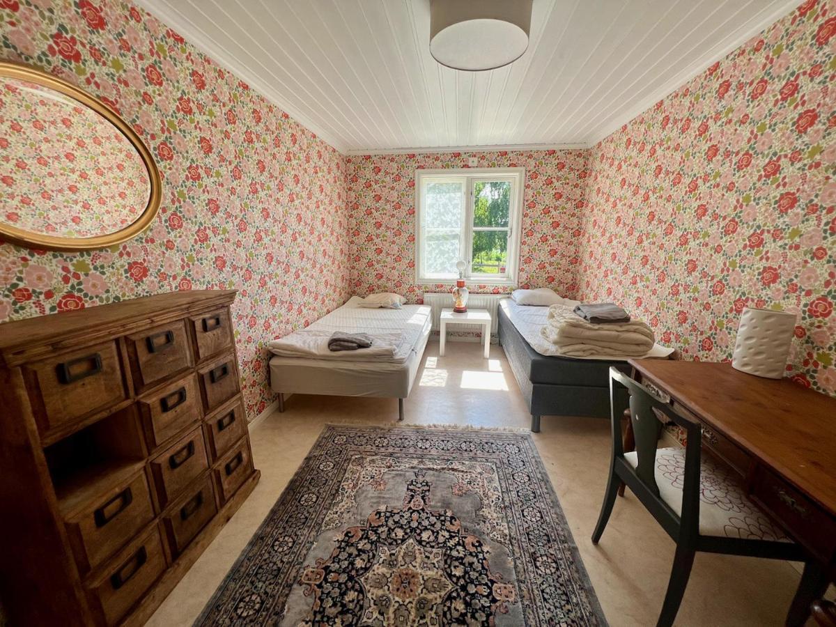 Villa Idylliskt Hus Med Sjoeutsikt. à Östhammar Extérieur photo