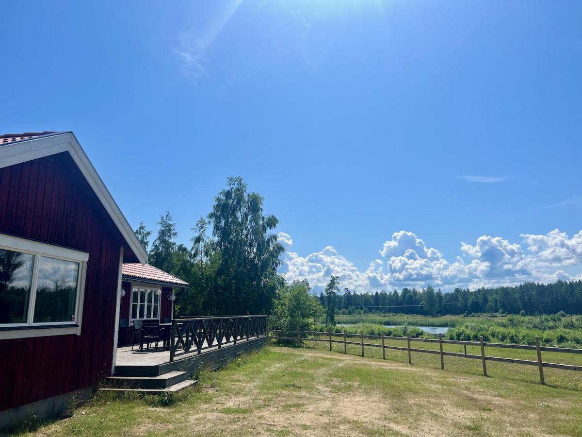 Villa Idylliskt Hus Med Sjoeutsikt. à Östhammar Extérieur photo