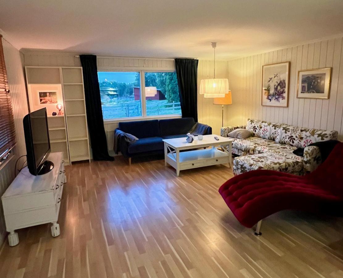 Villa Idylliskt Hus Med Sjoeutsikt. à Östhammar Extérieur photo
