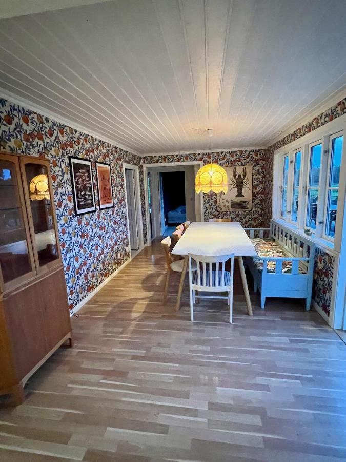 Villa Idylliskt Hus Med Sjoeutsikt. à Östhammar Extérieur photo