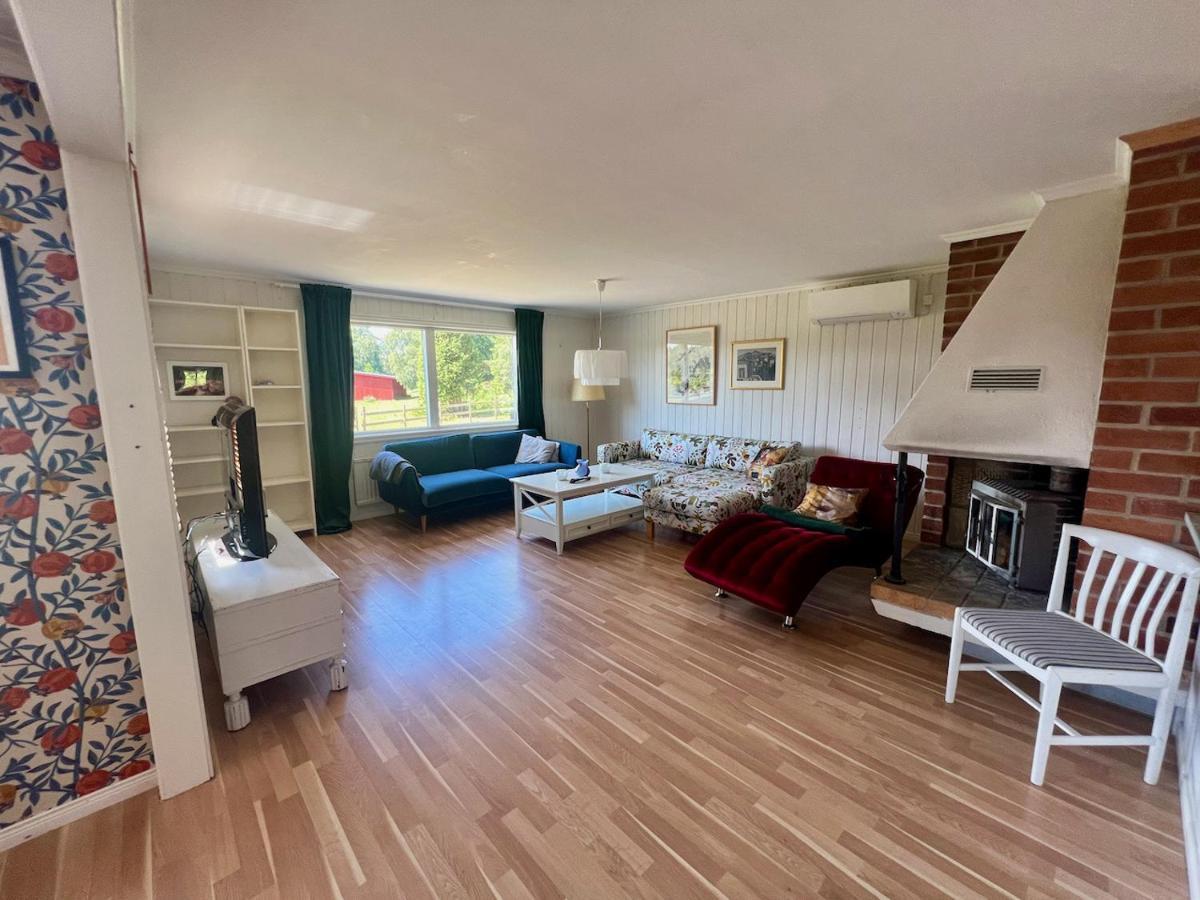 Villa Idylliskt Hus Med Sjoeutsikt. à Östhammar Extérieur photo