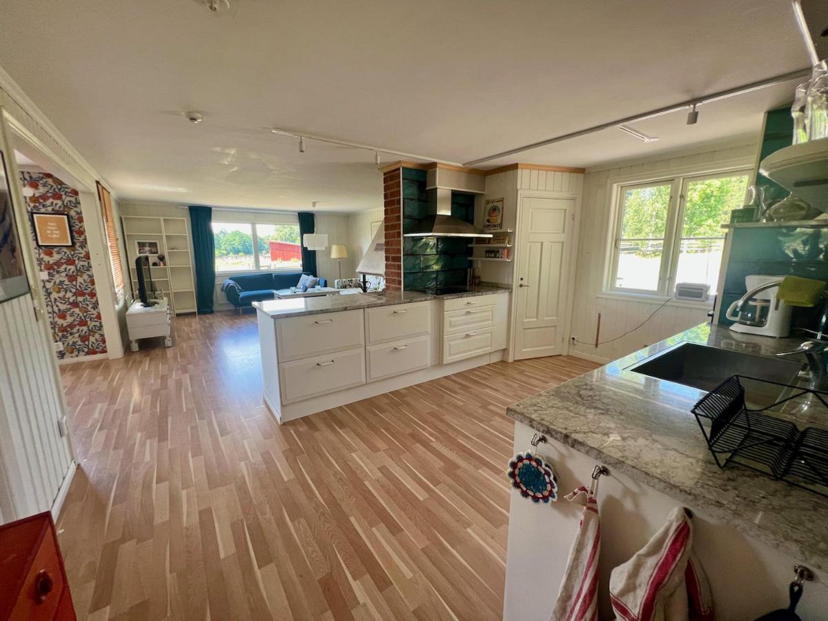 Villa Idylliskt Hus Med Sjoeutsikt. à Östhammar Extérieur photo