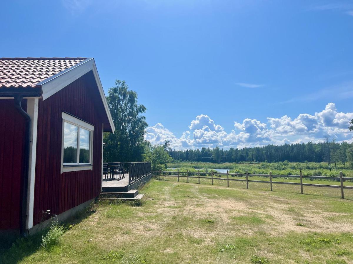 Villa Idylliskt Hus Med Sjoeutsikt. à Östhammar Extérieur photo