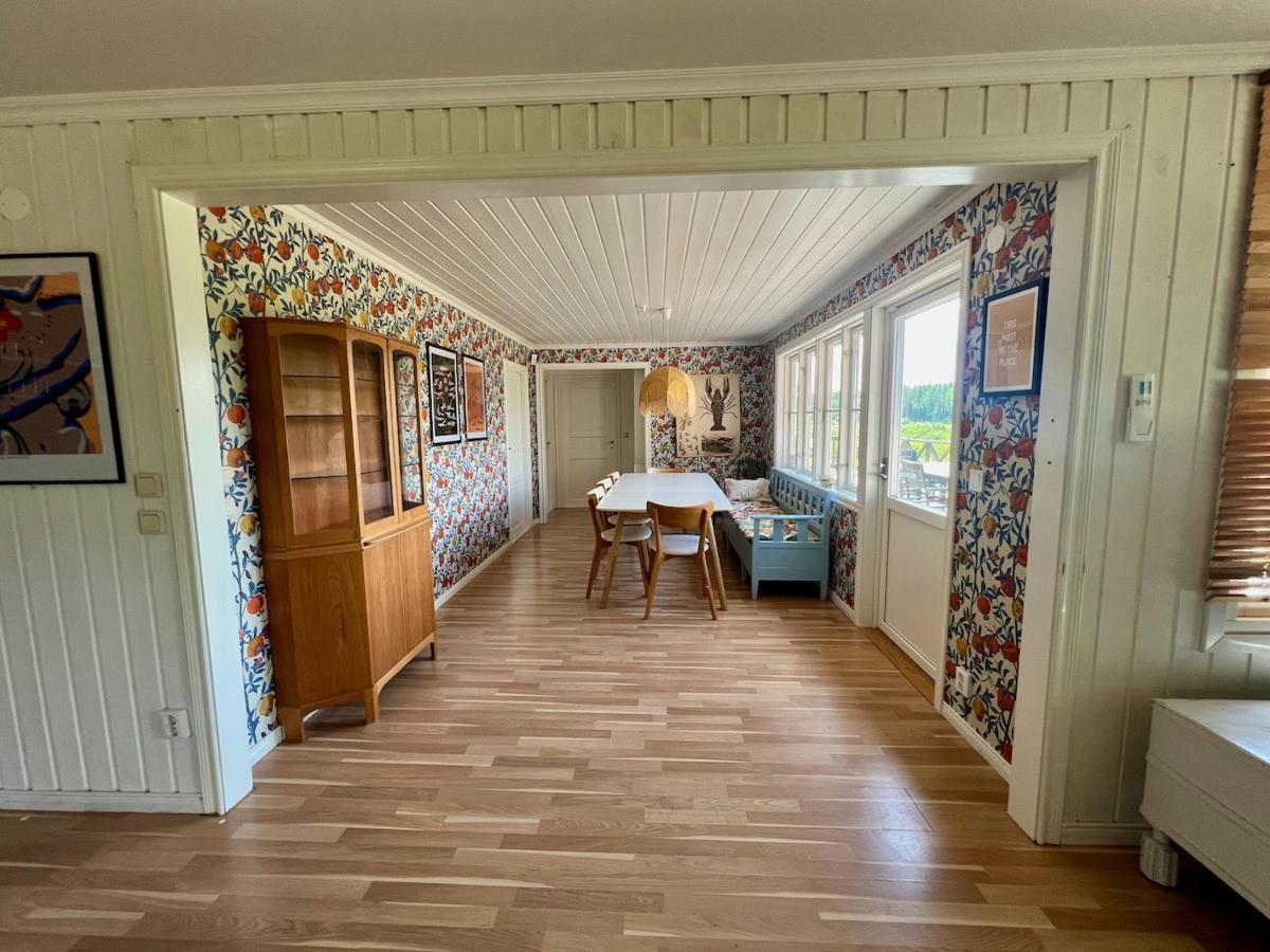 Villa Idylliskt Hus Med Sjoeutsikt. à Östhammar Extérieur photo