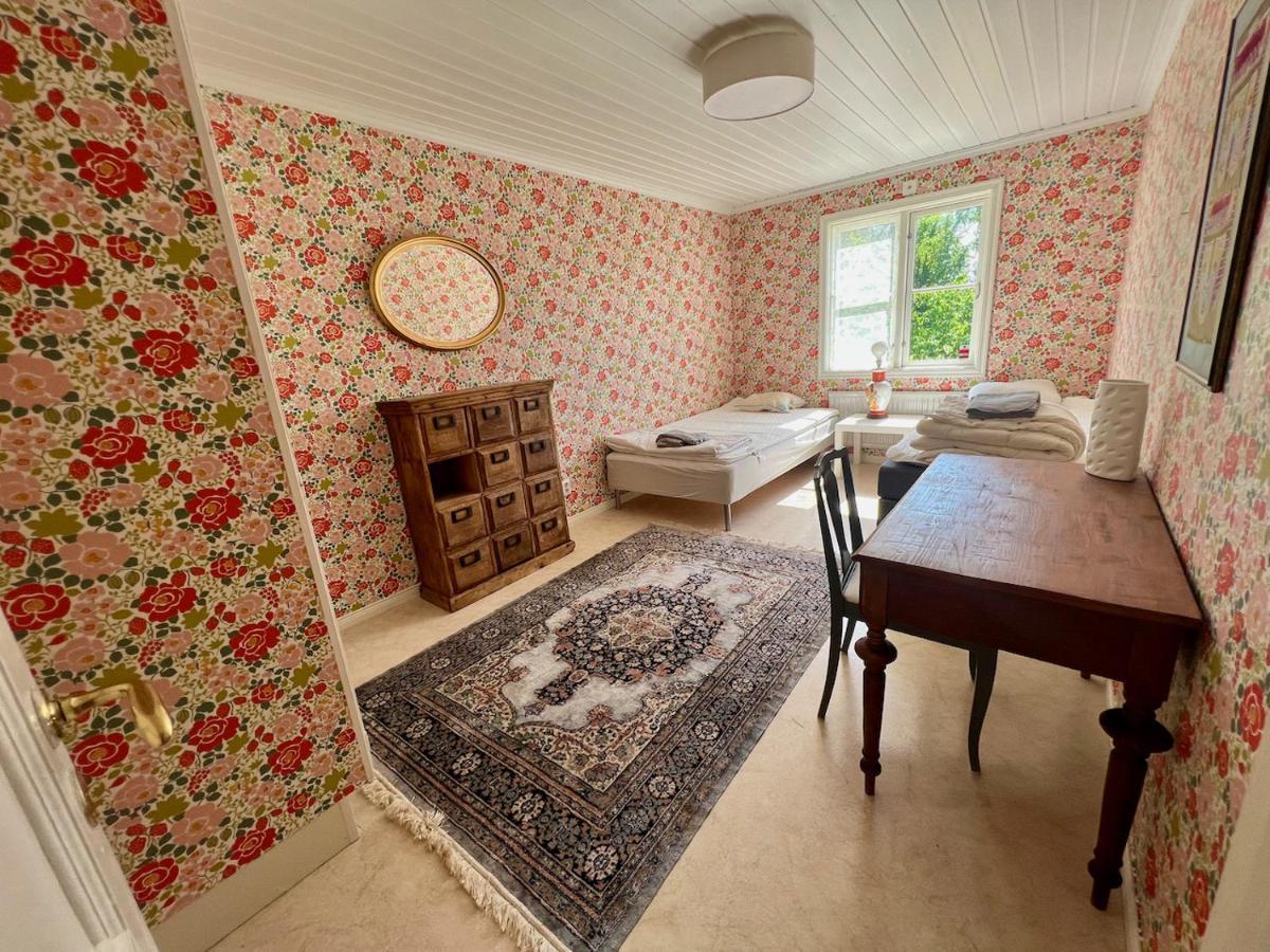 Villa Idylliskt Hus Med Sjoeutsikt. à Östhammar Extérieur photo